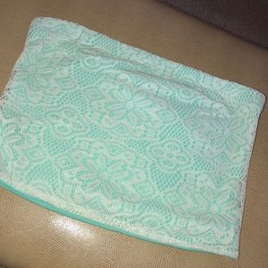 MINT GREEN/WHITE CROP TOP